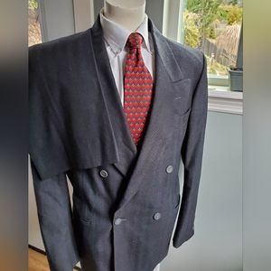 YSL Yves Saint Laurent Charcoal Gray dubble brested suit. Size 42/36